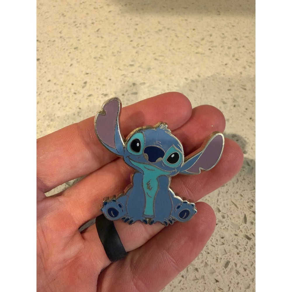 Disneyland Paris Stitch Cast Refresh Lanyard Pin